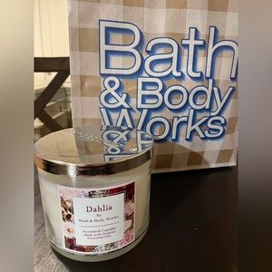 Dahlia 3-wick candle by Bath and Body Works